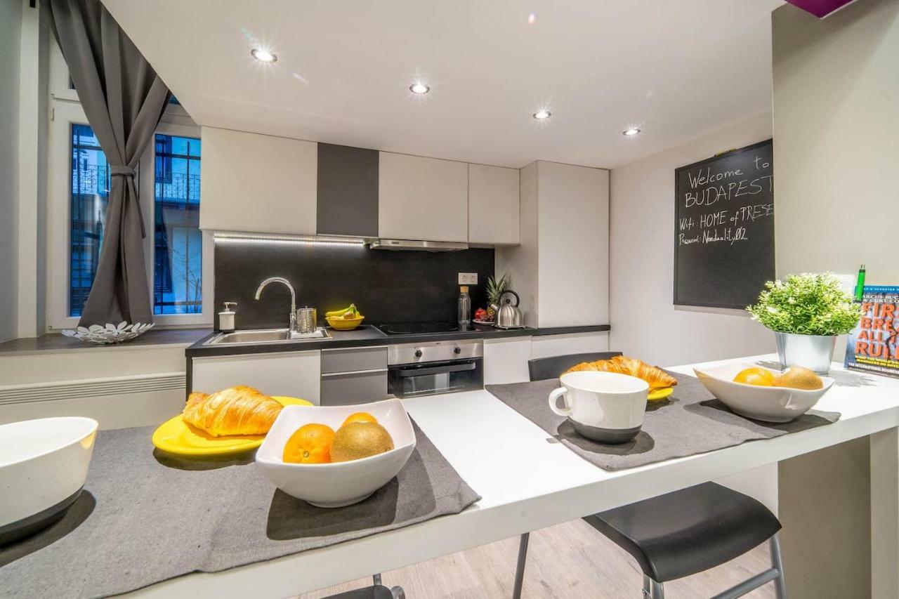Cozy Downtown Studio Apartment Budapest Ngoại thất bức ảnh